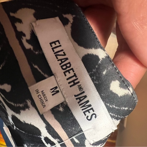 ELIZABETH AND JAMES Astor Print Scuba Jacket. Retail: $495
SIZE: M - Picture 9 of 10